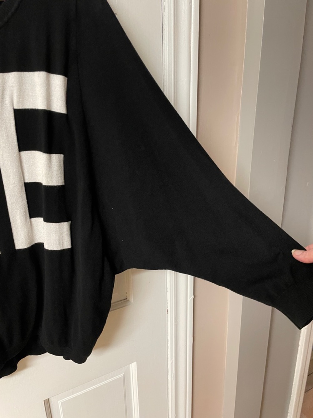 Vero Moda black batwing sleeve “ME” sweater women’s size medium - Picture 5 of 15